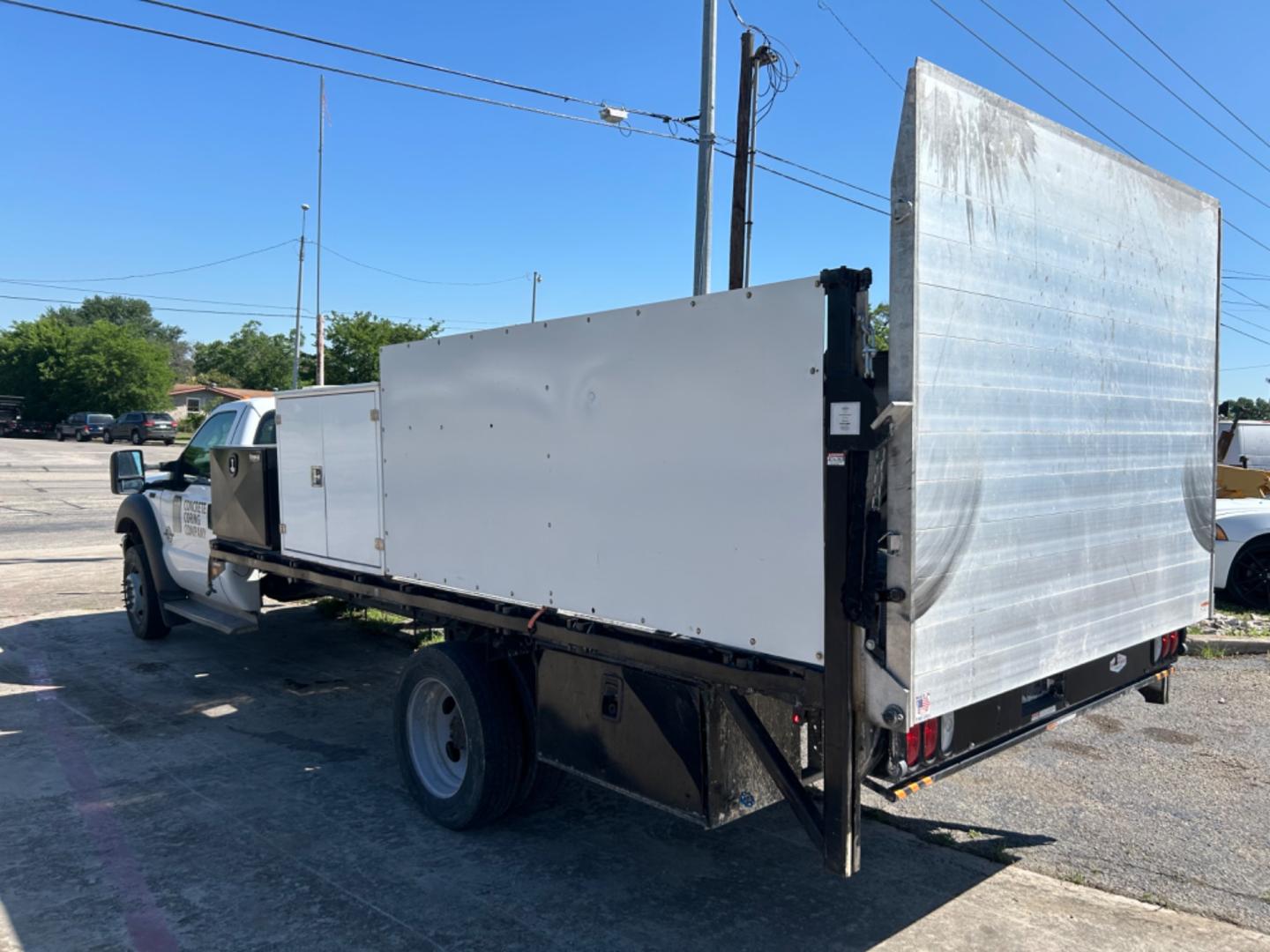 2013 White Ford F-550 (1FDUF5GTXDE) with an 6.7L V8 F OHV 32V engine, Automatic transmission, located at 1687 Business 35 S, New Braunfels, TX, 78130, (830) 625-7159, 29.655487, -98.051491 - Photo#1